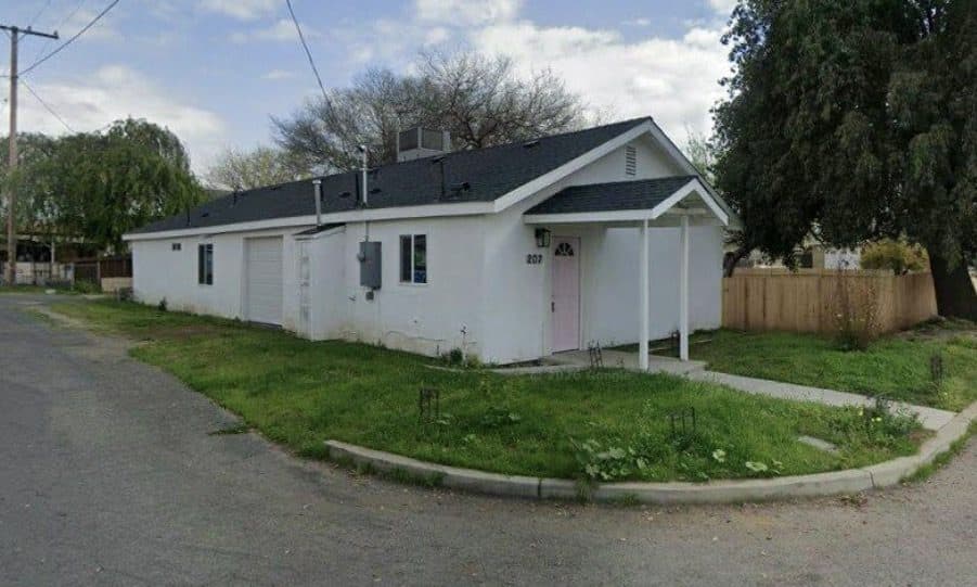 207 Pleasant St, Lindsay CA, multi family property purchased by House Junkies